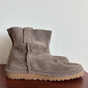 UGG GIRLS GREY/TAUPE SLIP ON ANKLE BOOTIES SZ 7